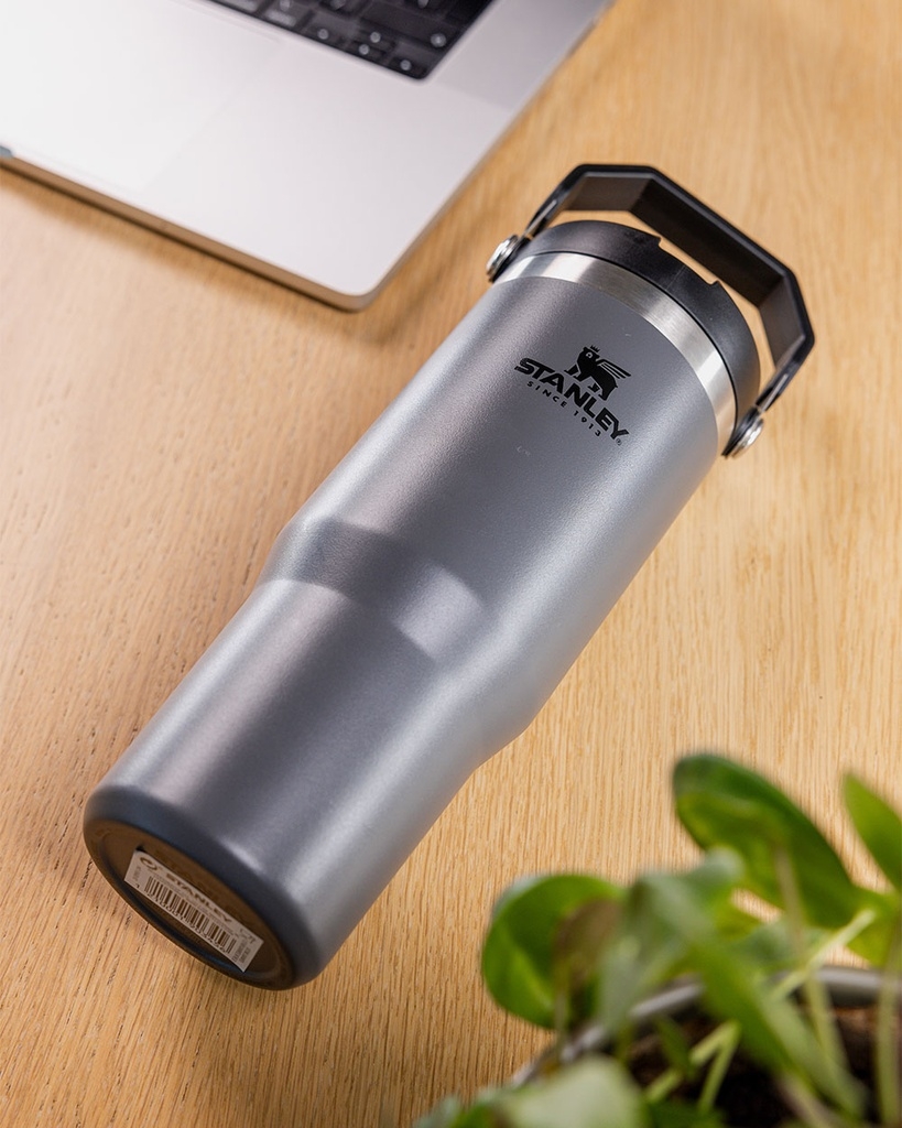 Flip Straw 0.89L Tumbler Stanley