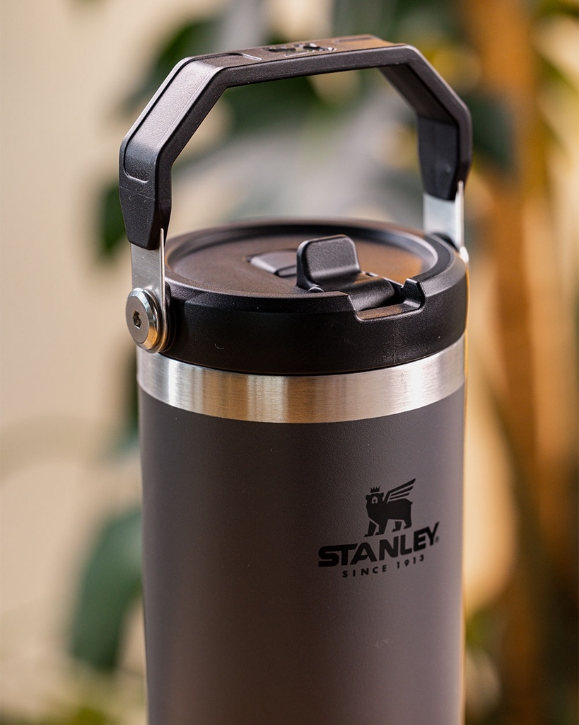 Flip Straw 0.89L Tumbler Stanley